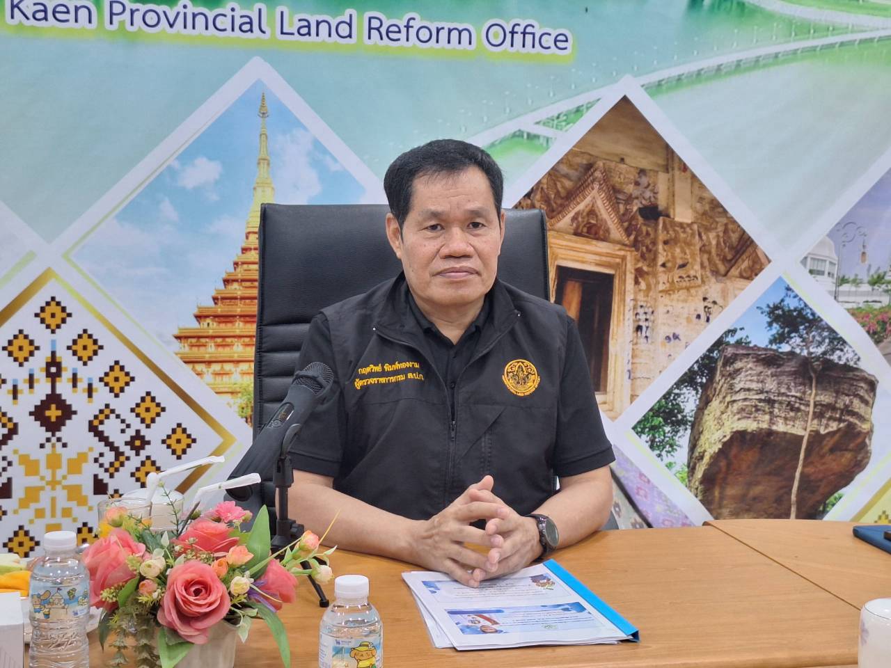 title - ผู้ตรวจราชการ ส.ป.ก. ลงพื้นที่จังหวัดขอนแก่น ประชุมติดตามความก้าวหน้าผลการดำเนินงาน พร้อมตรวจเยี่ยมให้กำลังใจกลุ่มวิสาหกิจชุมชนสมุนไพรไผ่คำ 39 